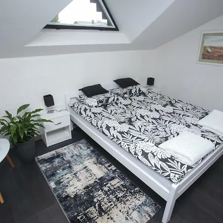 Art Apartment *
